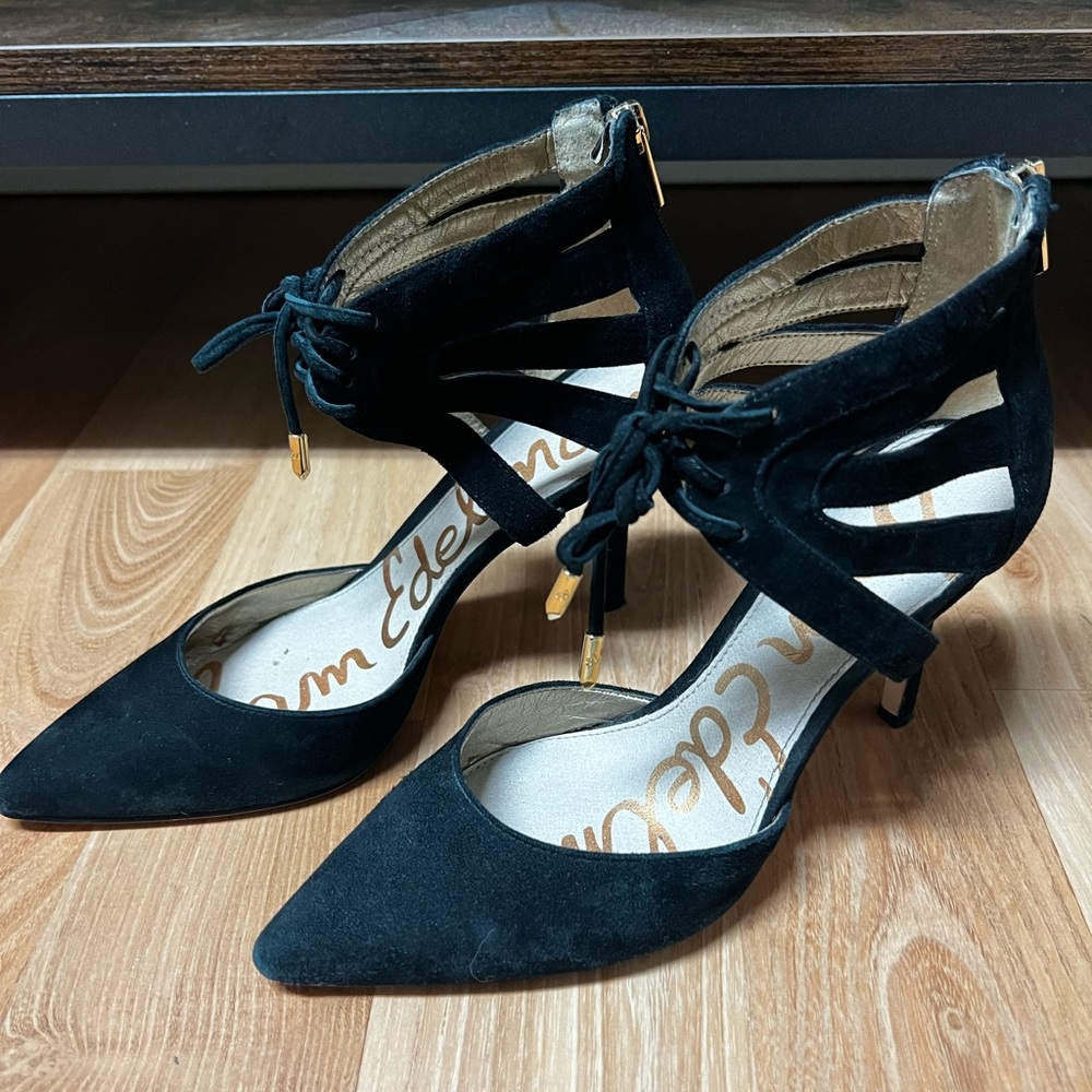 Women’s sz 7 black Sam Edelman pumps, good condition.